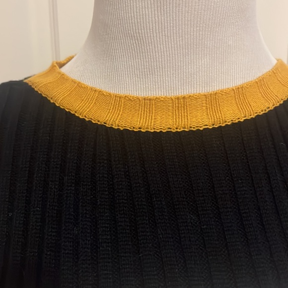 Black striped sweater - Picture 2 of 4